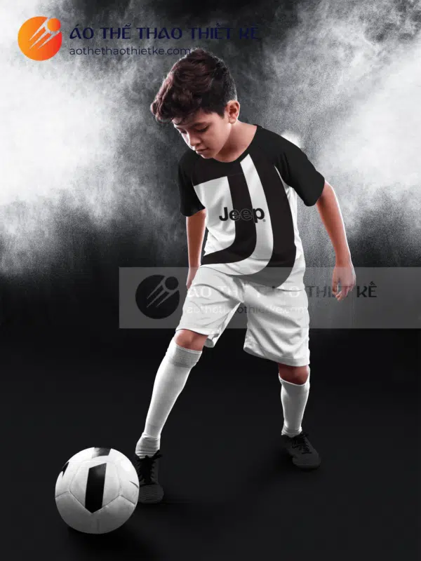 Mẫu quần áo bóng đá trẻ em T4