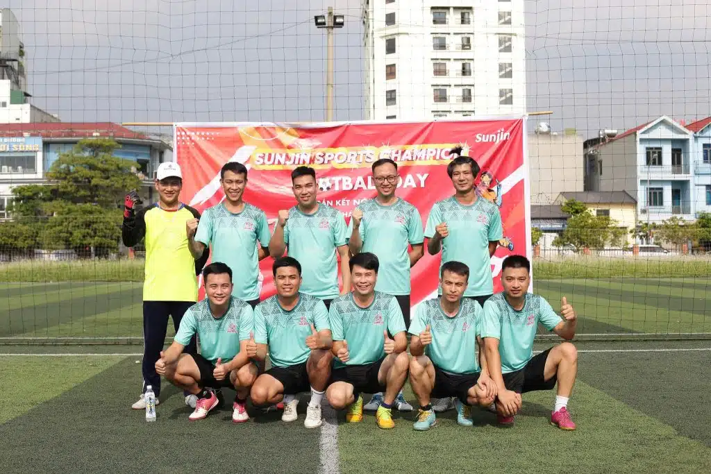 Đội bóng tham gia giải Sunjin Sports Champion 2025 – Football Day chụp ảnh lưu niệm