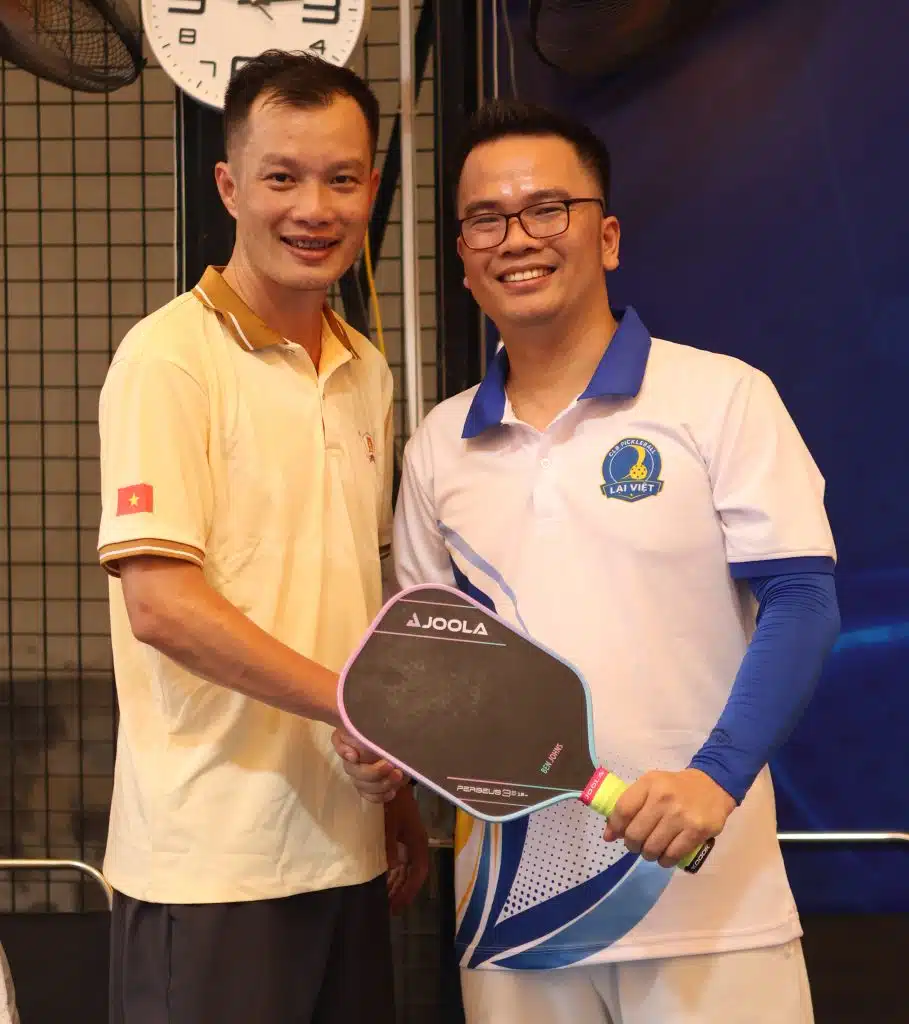 Khoảnh khắc các vận động viên họ Lại giao lưu cùng CLB Doanh nhân họ Tô trên sân pickleball